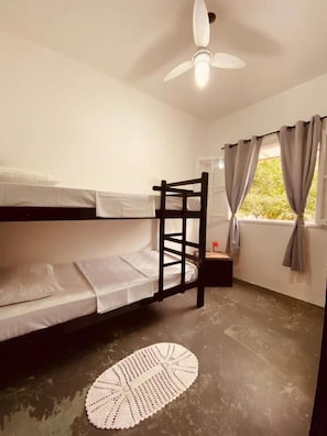 Economy Twin Room - Adios Amigos Hostel (Porto Seguro)