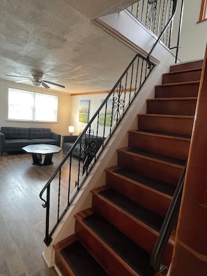 Interior - Charming 2-bedroom house in Utica located in the Arts District (Utica)