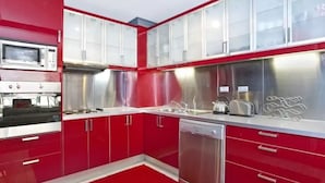 Fridge, microwave, oven, stovetop - Sydney CBD 2Bedroom Apartment (Sydney)
