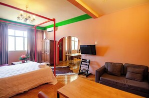 4 bedrooms, desk, iron/ironing board, travel crib