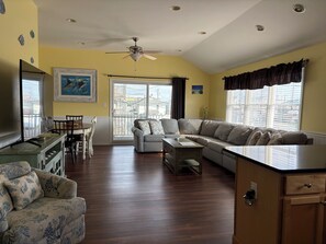 Smart TV - Come celebrate the Holiday Season in the Wildwoods!! (Wildwood)