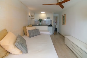 Iron/ironing board, free WiFi, bed sheets