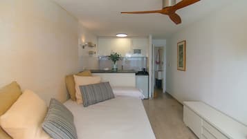 Een strijkplank/strijkijzer, gratis wifi, beddengoed