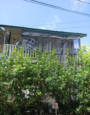 Chambre Double Confort | Coffres-forts dans les chambres, Wi-Fi gratuit, draps fournis