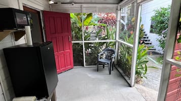 Habitación básica doble, 2 habitaciones, no fumadores, baño privado | Caja fuerte, wifi gratis, ropa de cama