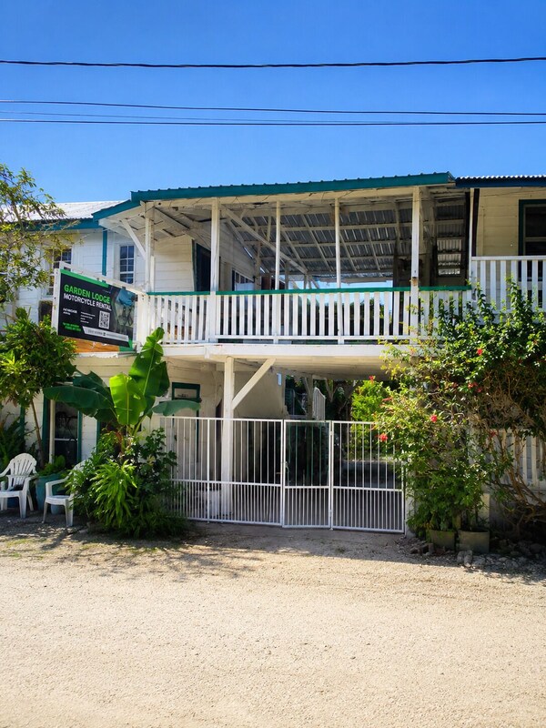 Garden Lodge Hotel - Placencia