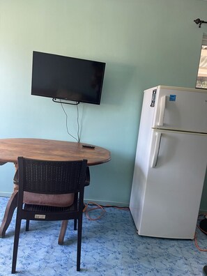 Quarto solteiro, para não fumantes, cozinha | Cofres nos quartos, escrivaninha, Wi-Fi de cortesia