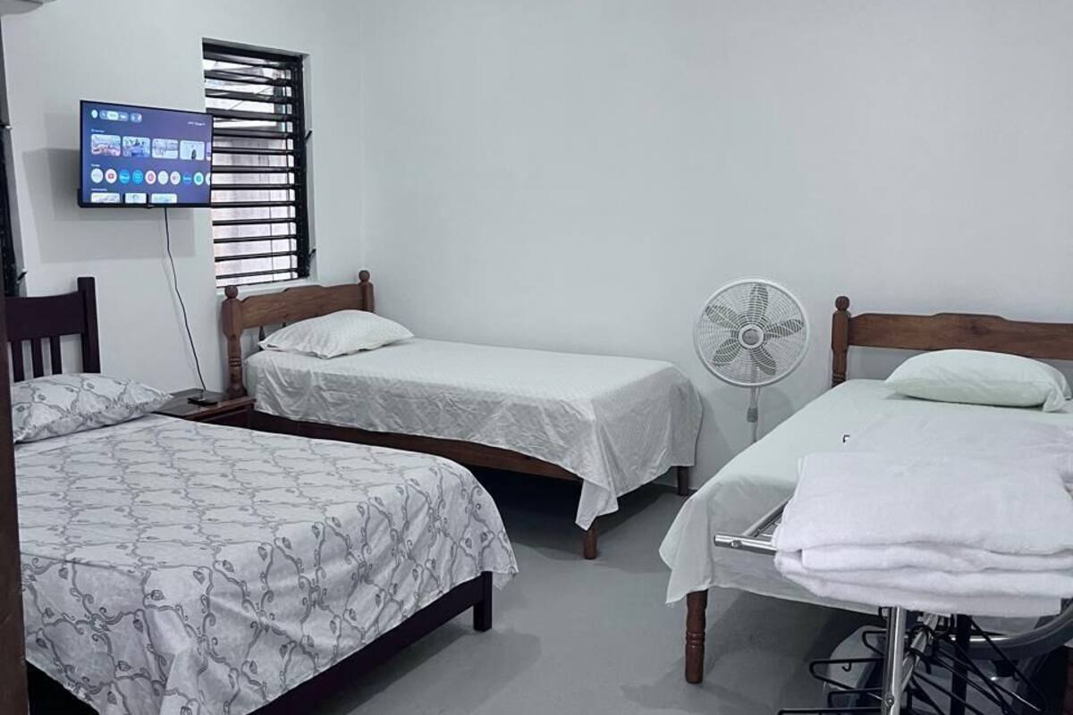 Caja de seguridad en la habitación, wifi gratis y ropa de cama