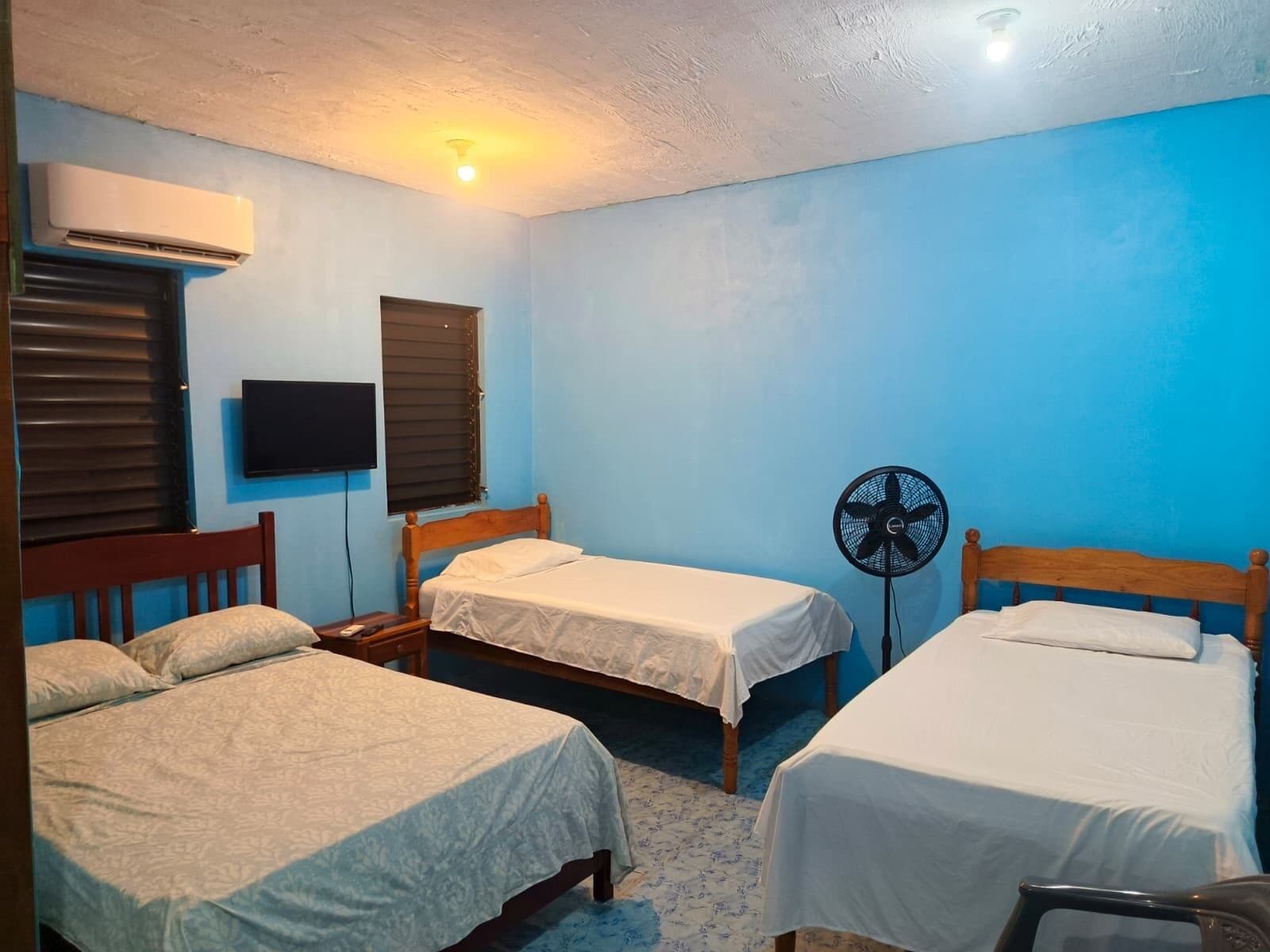 Standard Room, Multiple Beds | In-room safe, free WiFi