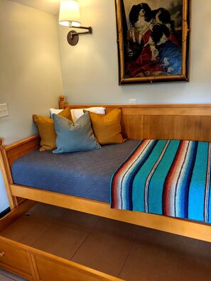 1 habitación, tabla de planchar con plancha, wifi gratis y ropa de cama 