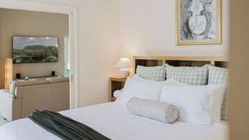 2 bedrooms, desk, iron/ironing board, travel cot