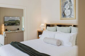 2 Schlafzimmer, Schreibtisch, Bügeleisen/Bügelbrett, Reisekinderbett