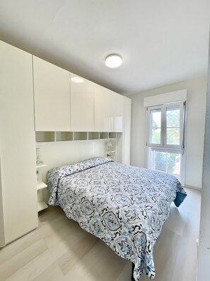 2 bedrooms, bed sheets
