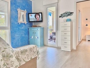 2 bedrooms, bed sheets