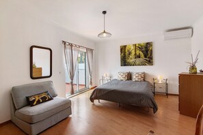 5 bedrooms, iron/ironing board, free WiFi, bed sheets