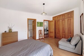 5 Schlafzimmer, Bügeleisen/Bügelbrett, kostenloses WLAN, Bettwäsche
