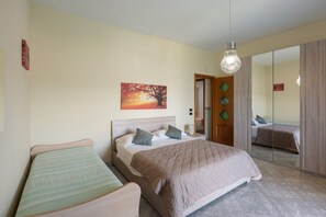 1 bedroom, free WiFi, bed sheets - Room 'Tripla Con Vista Montagna' with Mountain View, Shared Garden and Wi-Fi (Pimonte)