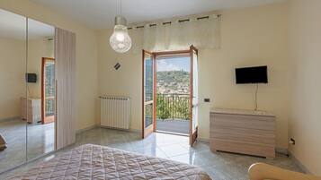 1 bedroom, free WiFi, bed sheets