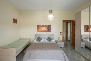 1 bedroom, free WiFi, bed sheets - Room 'Tripla Con Vista Montagna' with Mountain View, Shared Garden and Wi-Fi (Pimonte)