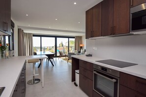 Fridge, microwave, oven, dishwasher - Ref: 281 Stunning villa with private pool (Fuengirola)