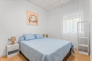 3 bedrooms, bed sheets