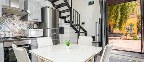 Fridge, microwave, oven, stovetop