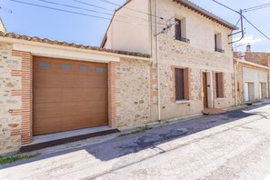 Exterior - Holiday Home 'Lina' with Private Terrace, Wi-Fi and Air Conditioning (Villemolaque)
