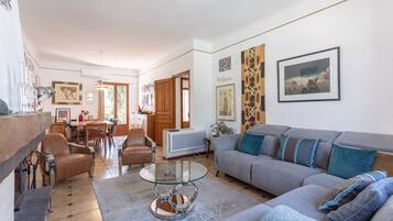 TV, fireplace, DVD player, stereo
