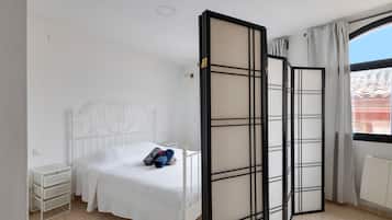 1 habitación, tabla de planchar con plancha, wifi gratis y ropa de cama