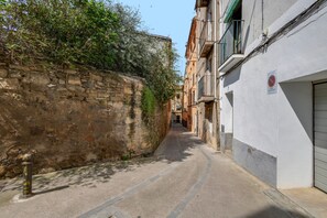 Exterior - Apartment 'Wonderful Center Manresa' with Private Terrace, Wi-Fi and Air Conditioning (Manresa)