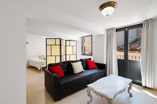 Apartment 'Wonderful Loft Centre' with Balcony, Wi-Fi and Air Conditioning