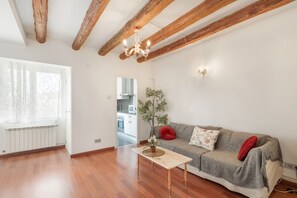 TV - Apartment 'Cozy Centre Manresa' with Private Terrace, Wi-Fi and Air Conditioning (Manresa)