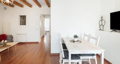 Apartment 'Cozy Centre Manresa' with Private Terrace, Wi-Fi and Air Conditioning