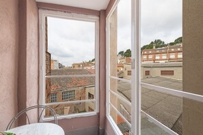 Interior - Apartment 'Cozy  Centre Manresa' with Private Terrace, Wi-Fi and Air Conditioning (Manresa)