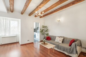 TV - Apartment 'Cozy  Centre Manresa' with Private Terrace, Wi-Fi and Air Conditioning (Manresa)