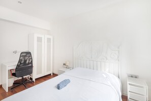 3 bedrooms, iron/ironing board, free WiFi, bed sheets