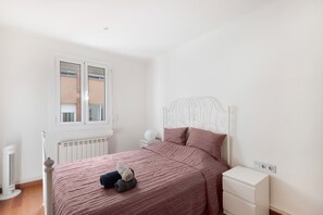 3 chambres, fer et planche à repasser, Wi-Fi gratuit, draps fournis