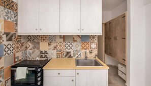 Kühlschrank, Herdplatte, Wasserkocher, Toaster