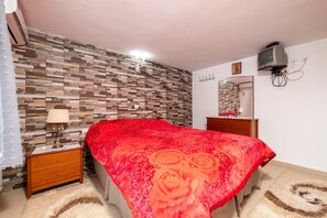 1 dormitorio, tabla de planchar con plancha, wifi gratis y ropa de cama