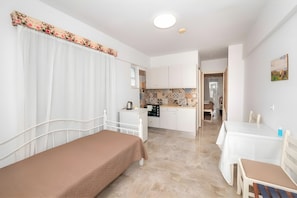 1 chambre, fer et planche à repasser, Wi-Fi gratuit, draps fournis