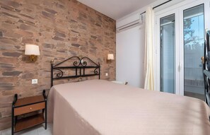 2 bedrooms, iron/ironing board, free WiFi, bed sheets - Holiday Home 'Two Bedroom' with Sea View, Wi-Fi and Air Conditioning (Kos)