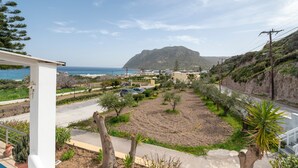 A coastal view with a mountain, a paved area with trees, and a road. - Apartment 'No 3' with Sea View, Wi-Fi and Air Conditioning (Kos)