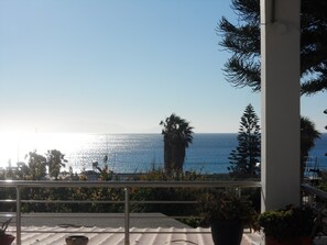 Property grounds - Apartment 'No 4' with Sea View, Wi-Fi and Air Conditioning (Kos)