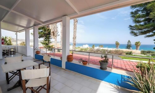 Holiday Home 'Two Bedroom' with Sea View, Wi-Fi and Air Conditioning