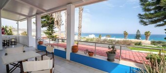 Holiday Home 'Two Bedroom' with Sea View, Wi-Fi and Air Conditioning