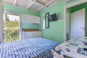 1 bedroom, free WiFi, bed sheets - Studio Apartment 'Loft Grecale' with Wi-Fi and Air Conditioning (Rio Marina)