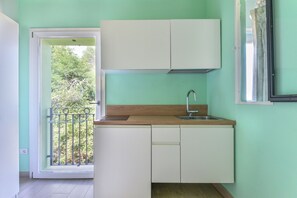 Fridge, stovetop, coffee/tea maker, cookware/dishes/utensils