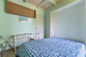 1 bedroom, free WiFi, bed sheets - Studio Apartment 'Loft Grecale' with Wi-Fi and Air Conditioning (Rio Marina)