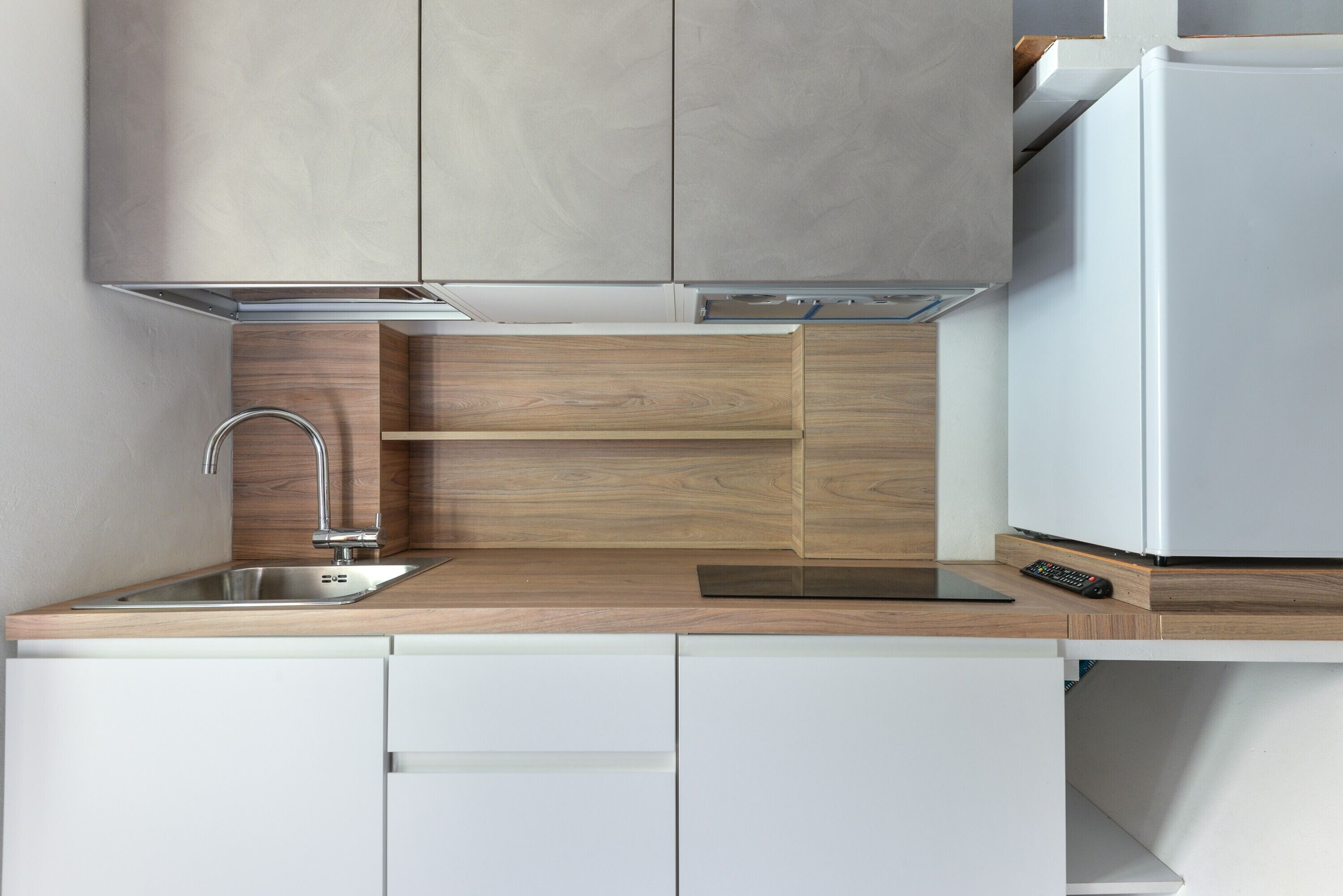 Frigorifero, piano cottura, macchina per tè/caffè