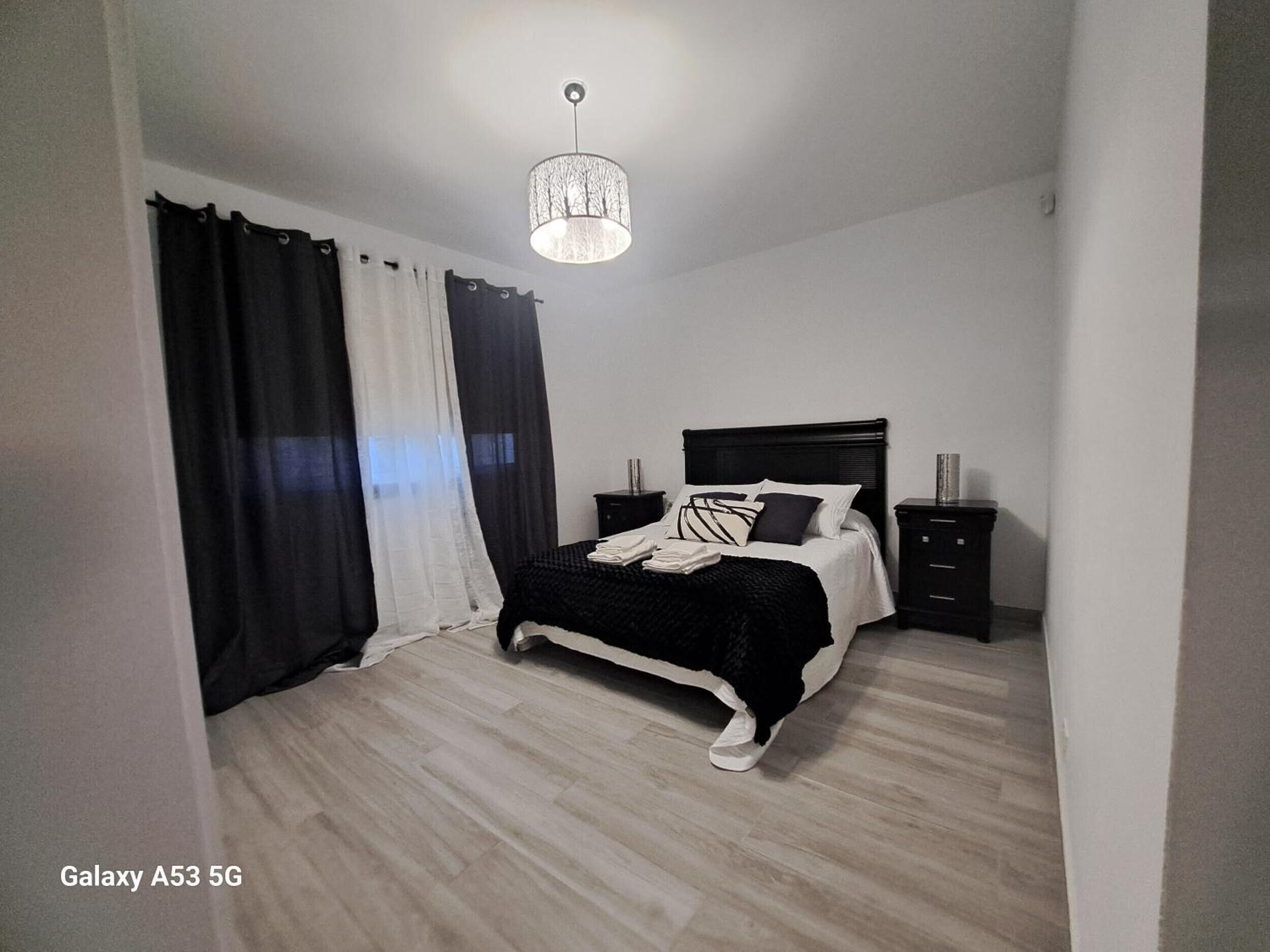 3 soverom, strykejern/-brett, wi-fi (inkludert) og sengetøy